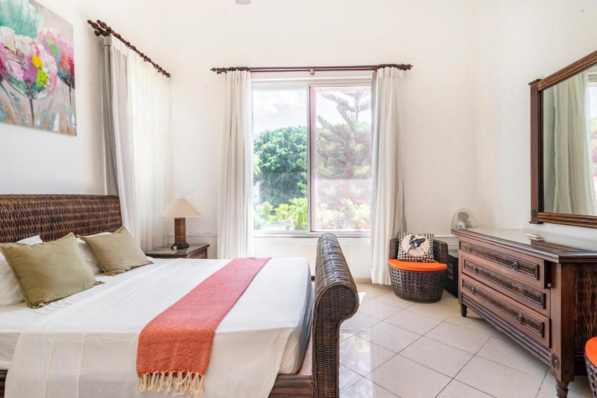 Private With Pool & Golf View