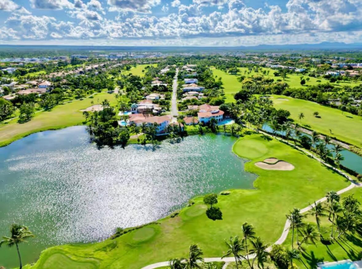 Modern 2br With Golf View, Pool Front Oasis Apartamento *