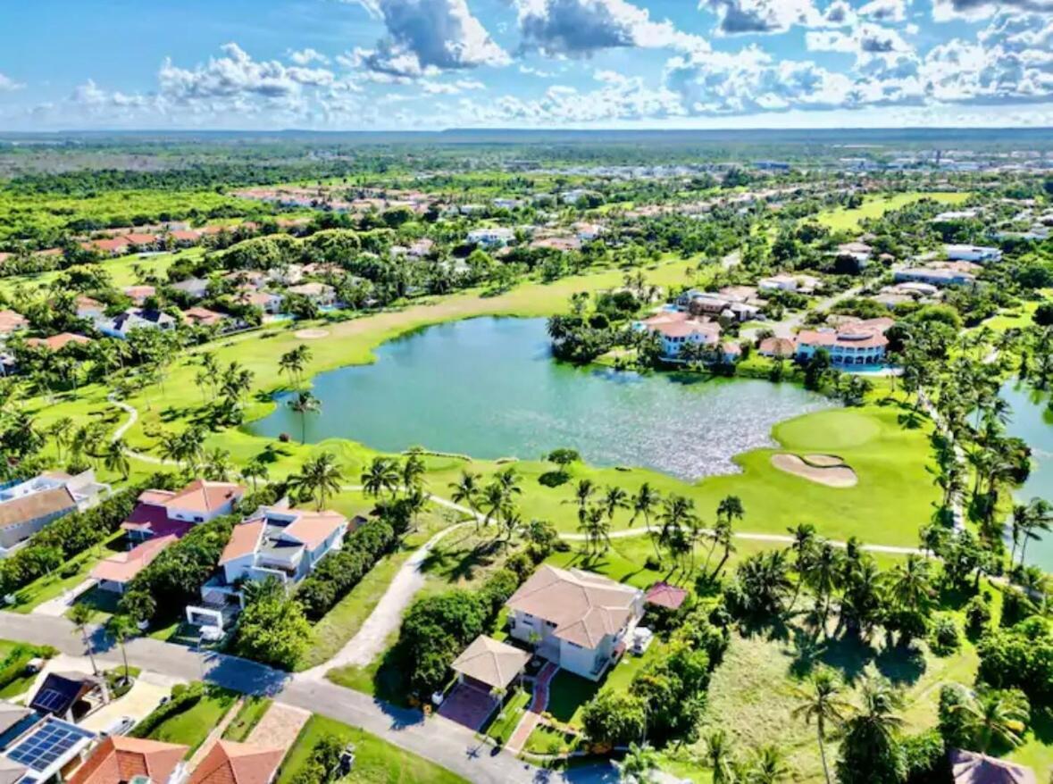 Modern 2br With Golf View, Pool Front Oasis Apartamento