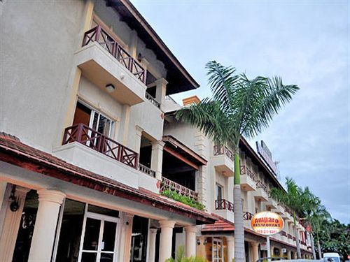 & Casino Flamboyan Hotel