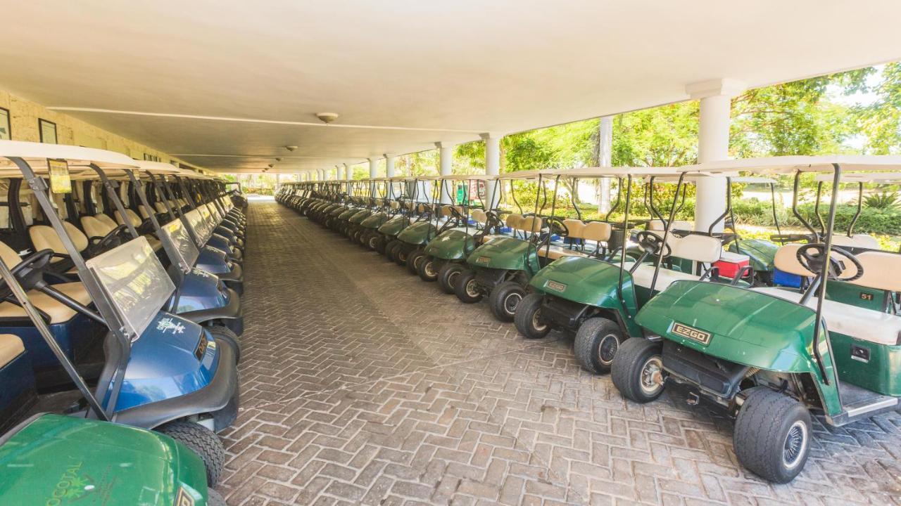 Cocotal Lake Village B102 - Golf Gated Community, Free Wi-fi Ferienhaus