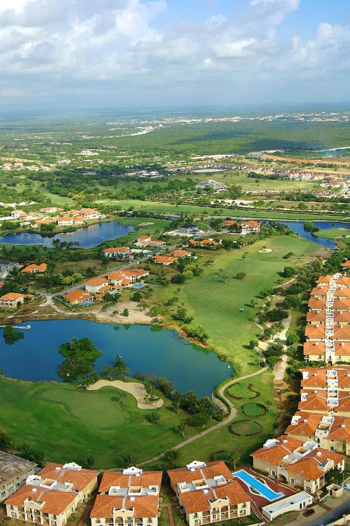 Cocotal Lake Village B102 - Golf Gated Community, Free Wi-fi Ferienhaus *
