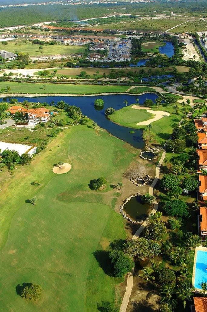 Cocotal Lake Village B102 - Golf Gated Community, Free Wi-fi Ferienhaus