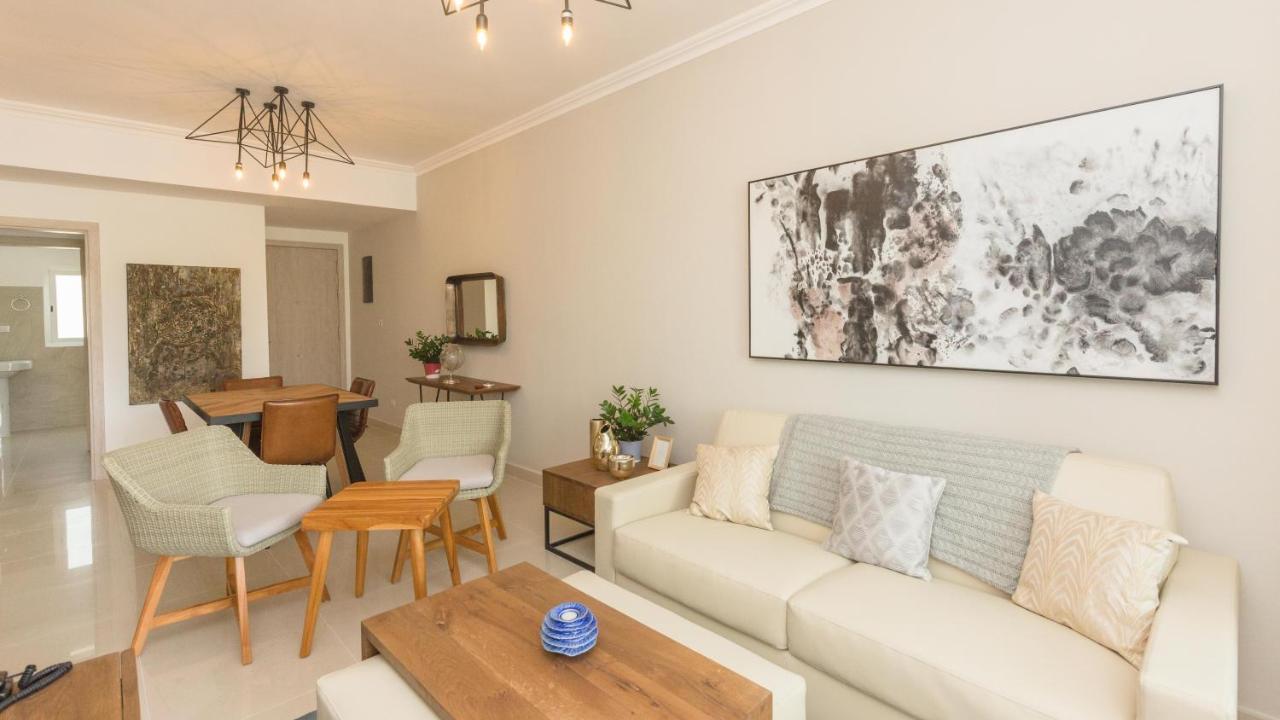 Cocotal Lake Village B102 - Golf Gated Community, Free Wi-fi Ferienhaus *