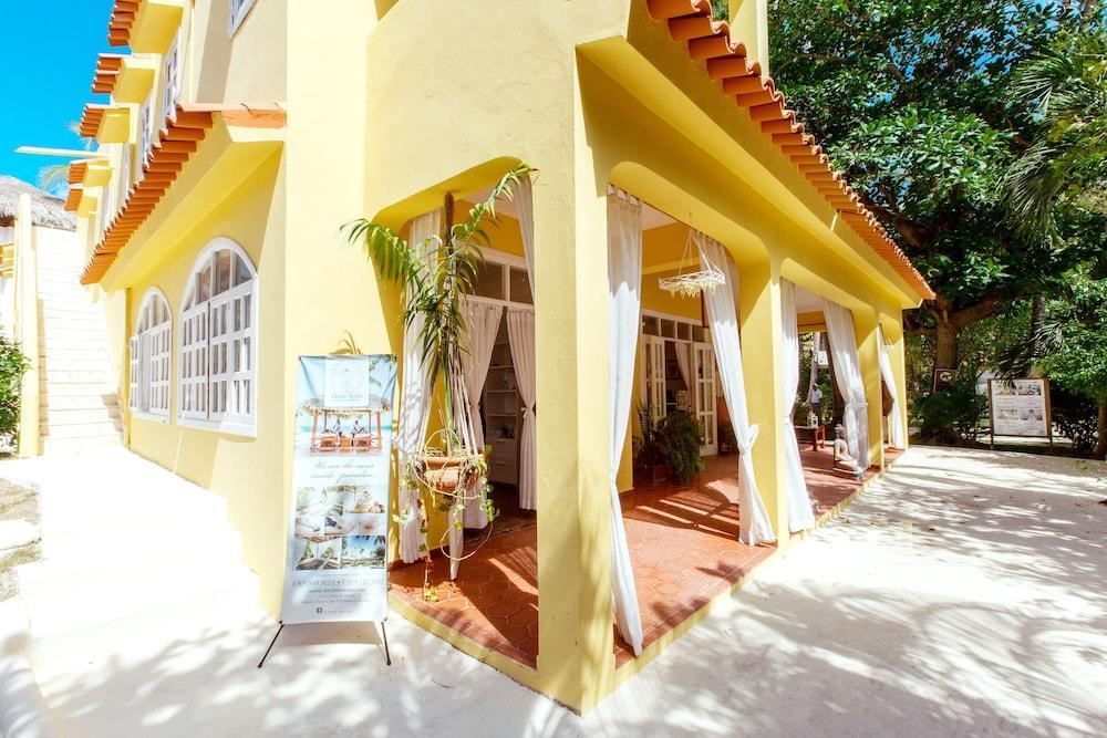 Hotel Tropicana Deluxe Club & Pool