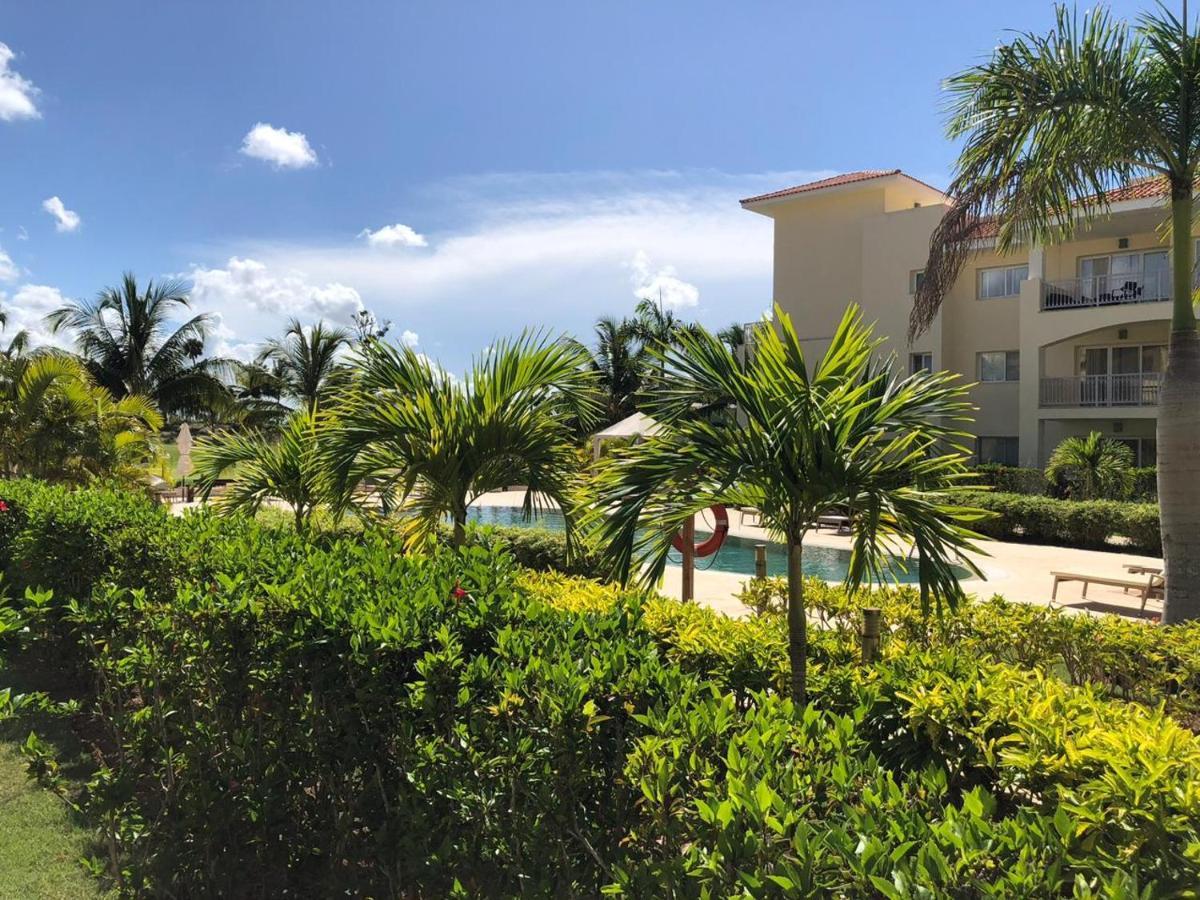 Beautiful One Bedroom Unit With Pool And Club In A Golf Project Apartment