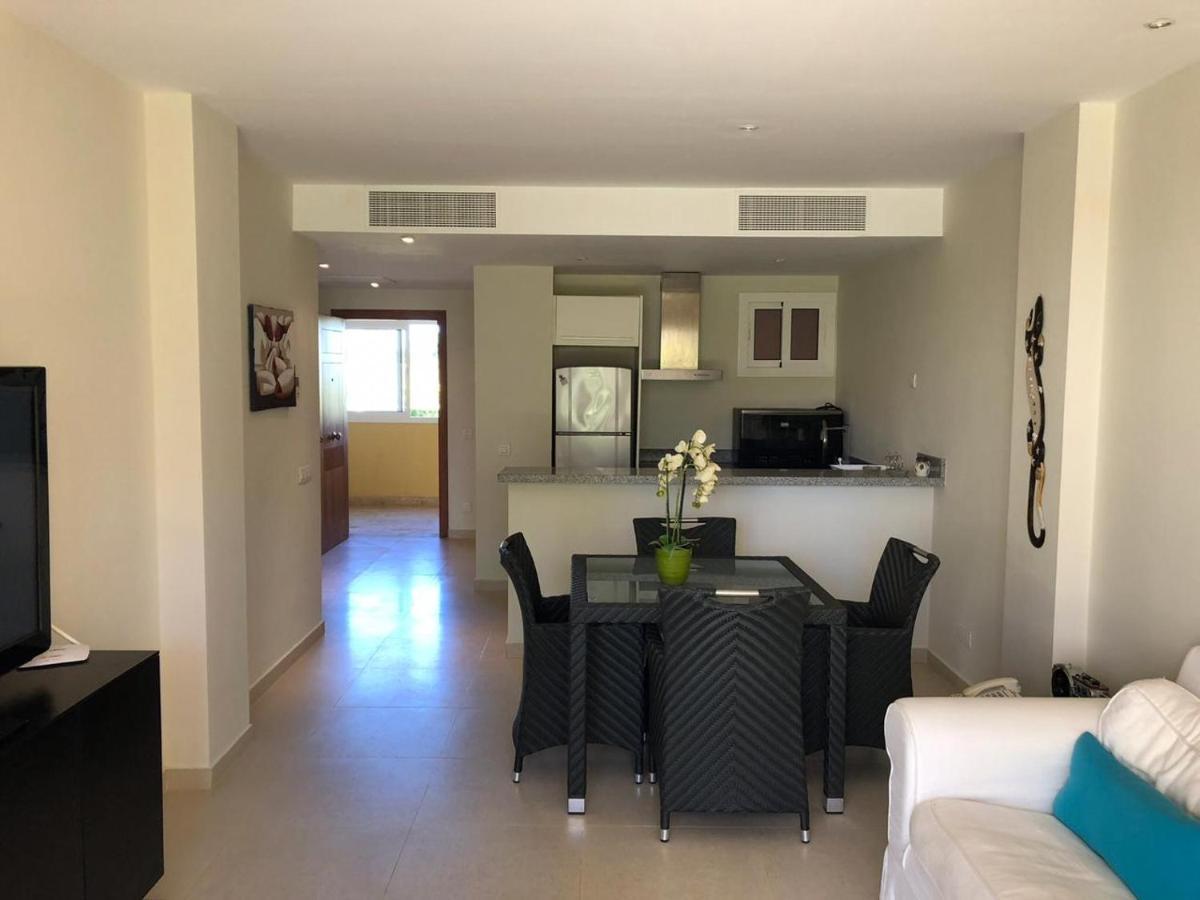 Apartment Beautiful One Bedroom Unit With Pool And Club In A Golf Project