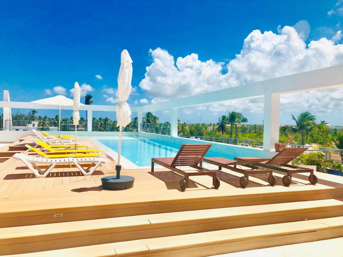Hotel Ducassi Rooftop Pool & Beach Club