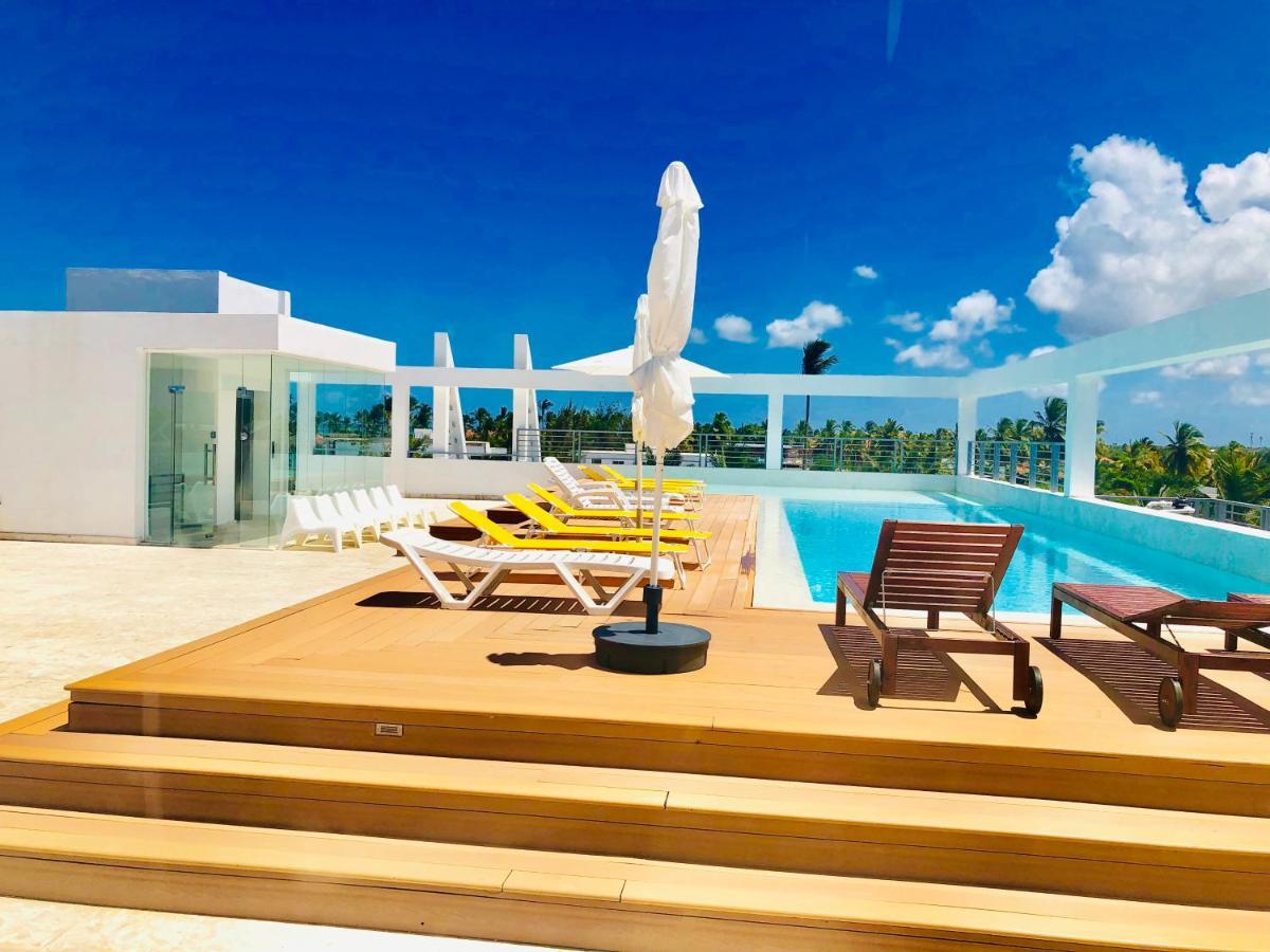 Hotel Ducassi Rooftop Pool & Beach Club