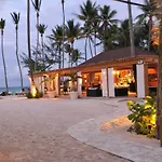 Chic Beachfront Apartment - Private Beach Access