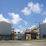 Beautiful & Comfortable Condo Steps To The Beach Pool View