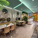 Vacation Suites With Rooftop Pool, Beach Club, Spa, Restaurants - Playa Los Corales