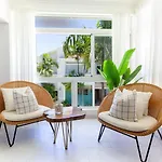 Amazing 2 2 Condo Near Beach Top Attractions!