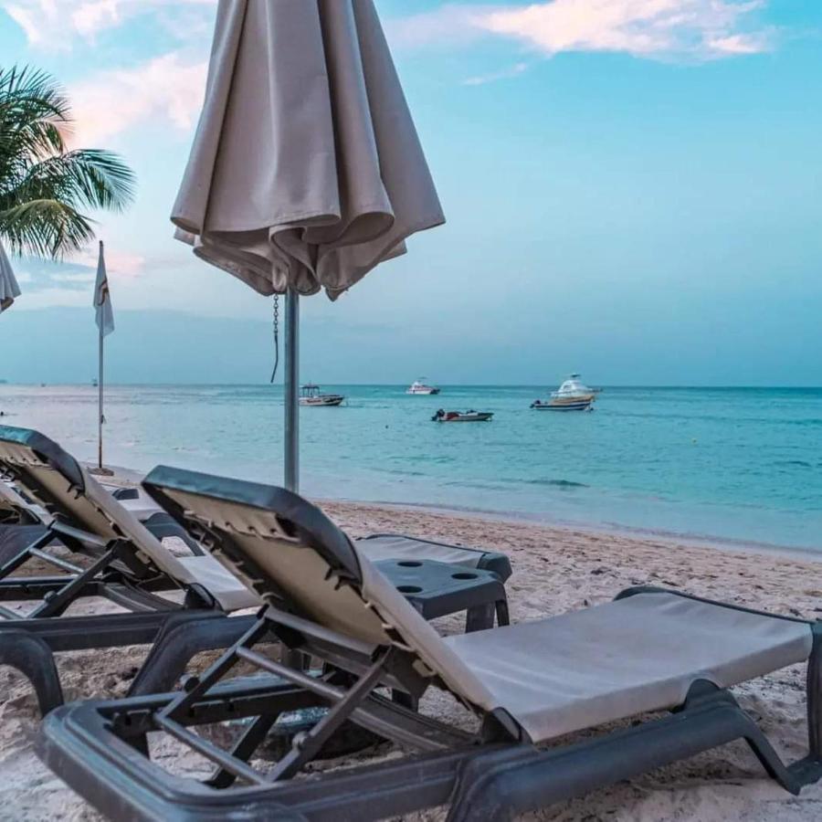 Chic Beachfront - Private Access Apartamento