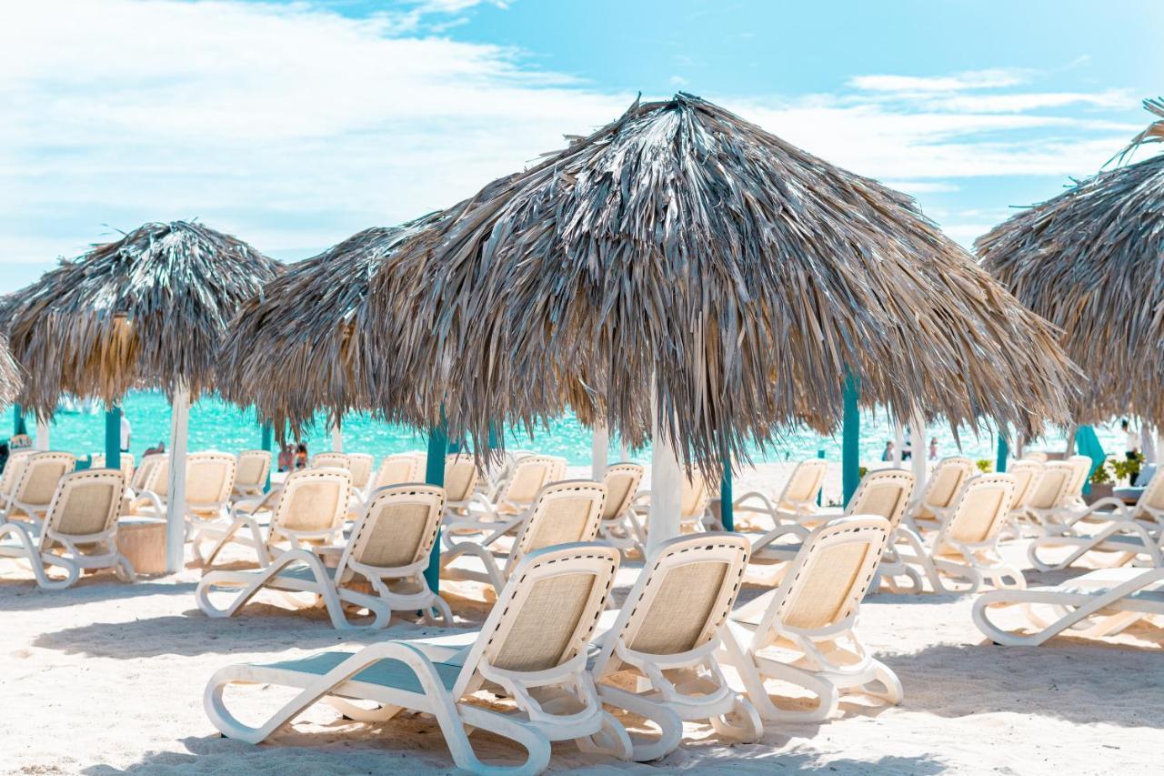 Beautiful & Comfortable Steps To The Beach Pool View Apartamento