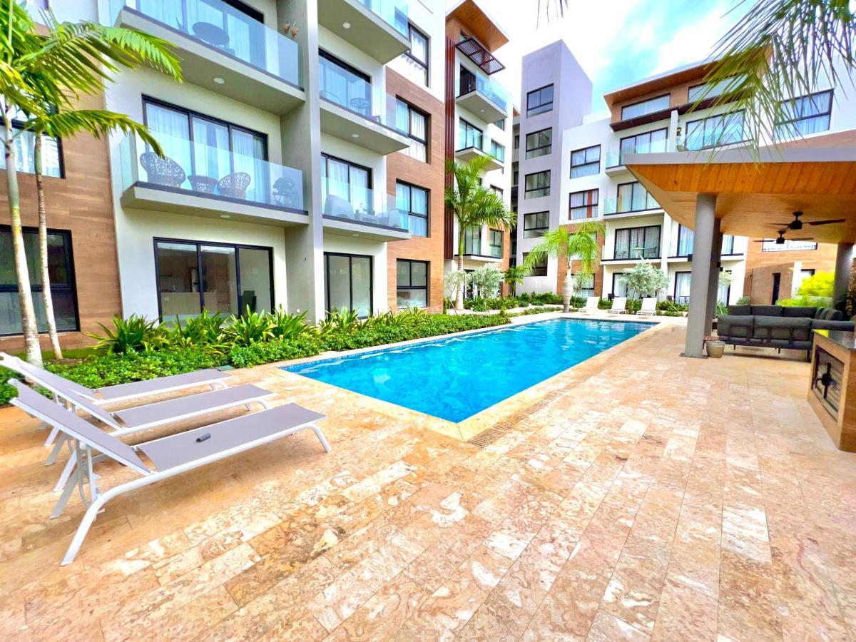 W/pool & Apartment