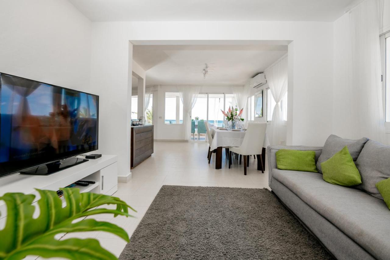 Beachfront For Rent - Ocean View, Private Terrace, And Bbq Apartment *