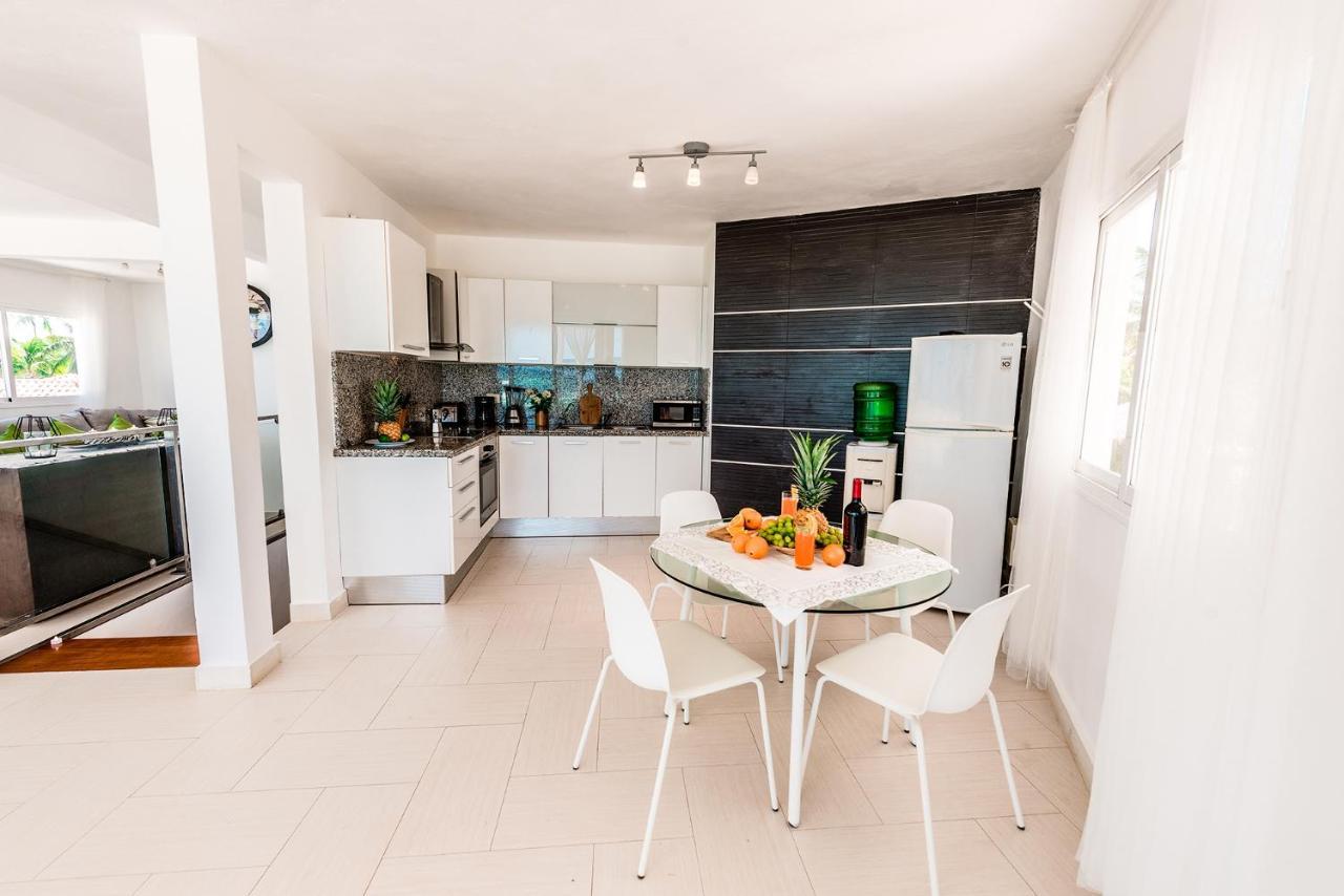 Beachfront For Rent - Ocean View, Private Terrace, And Bbq Apartment *