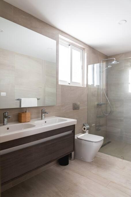 Modern & Relaxing Penthouse And Golf View Apartment *