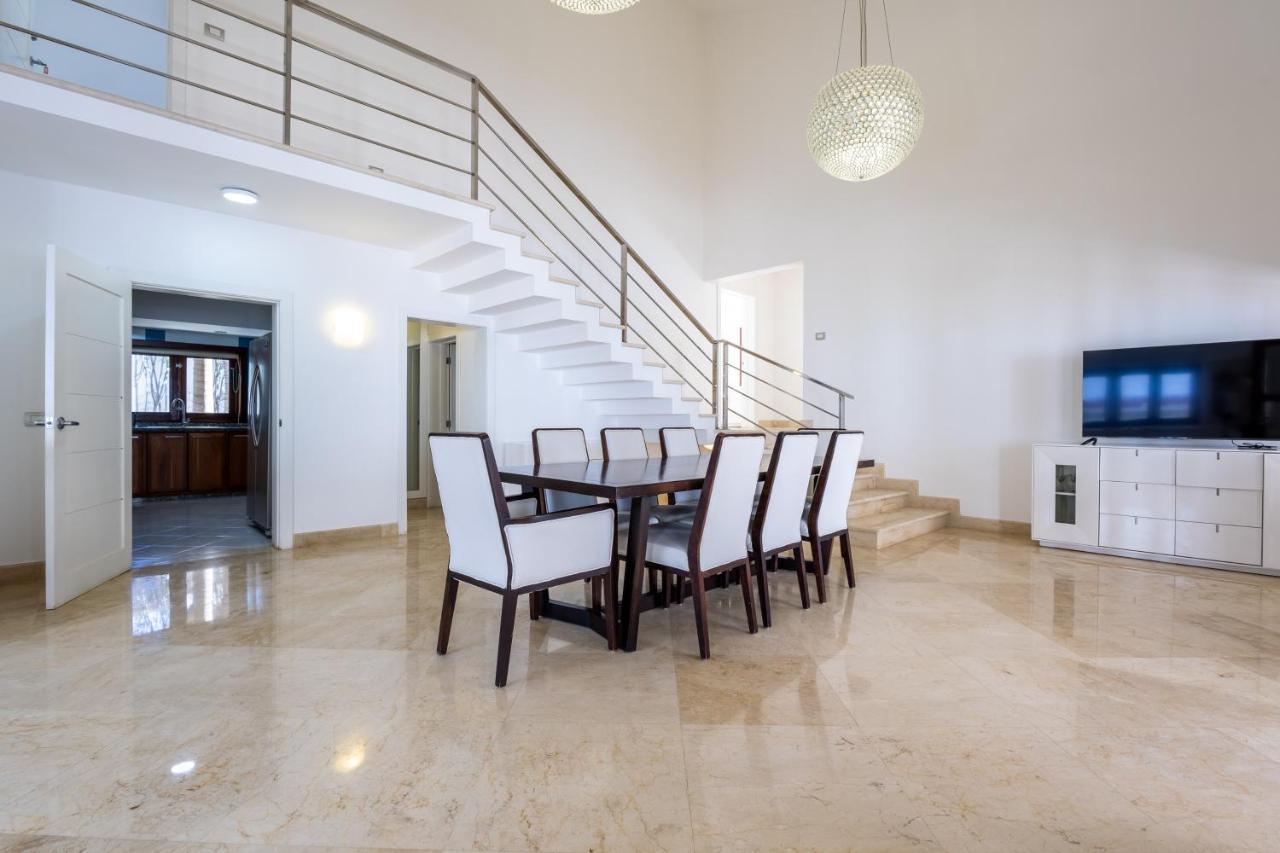 Huge 8-bedroom With Private Pool - Corales Villa