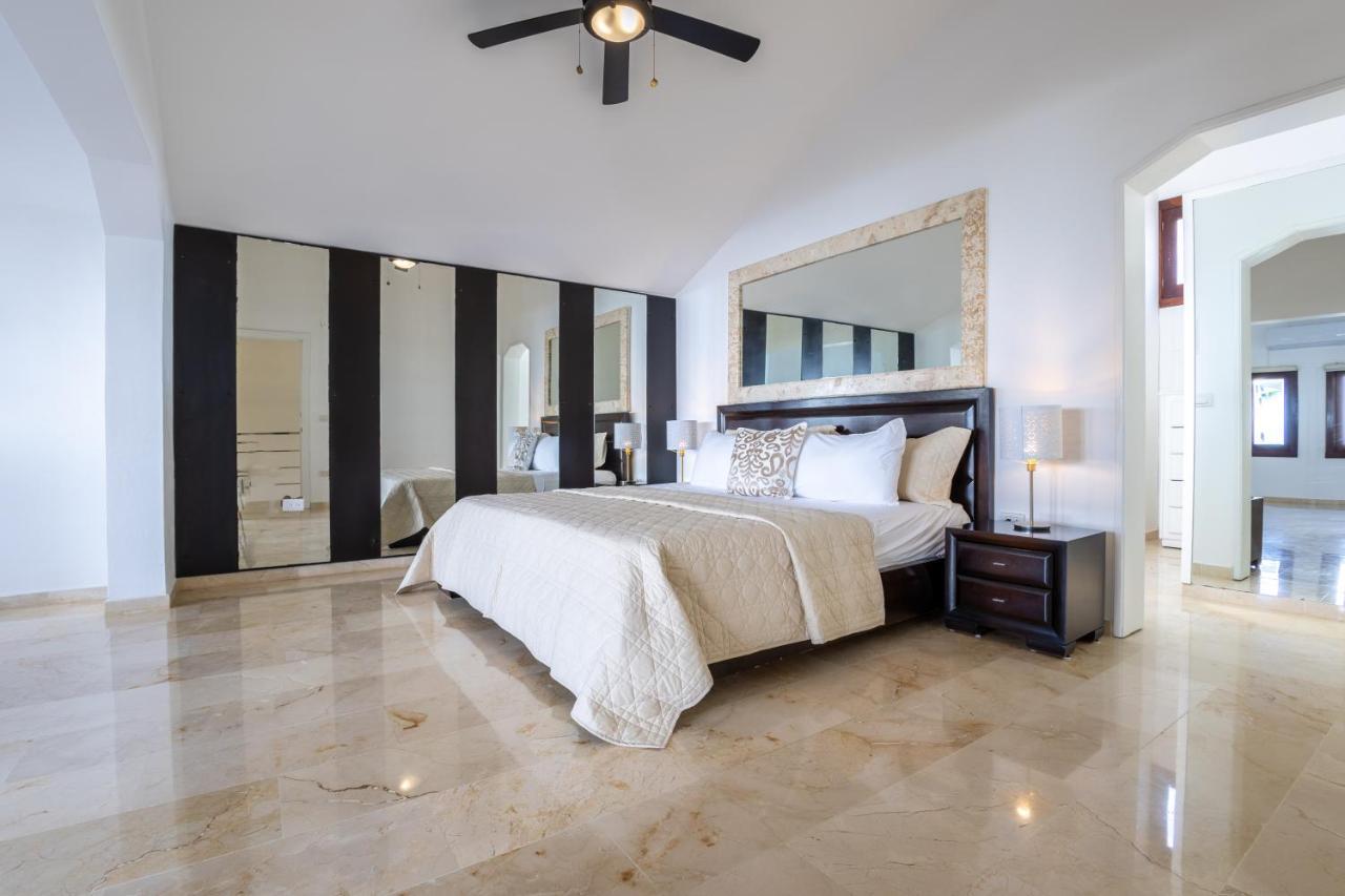 Villa Huge 8-bedroom With Private Pool - Corales *