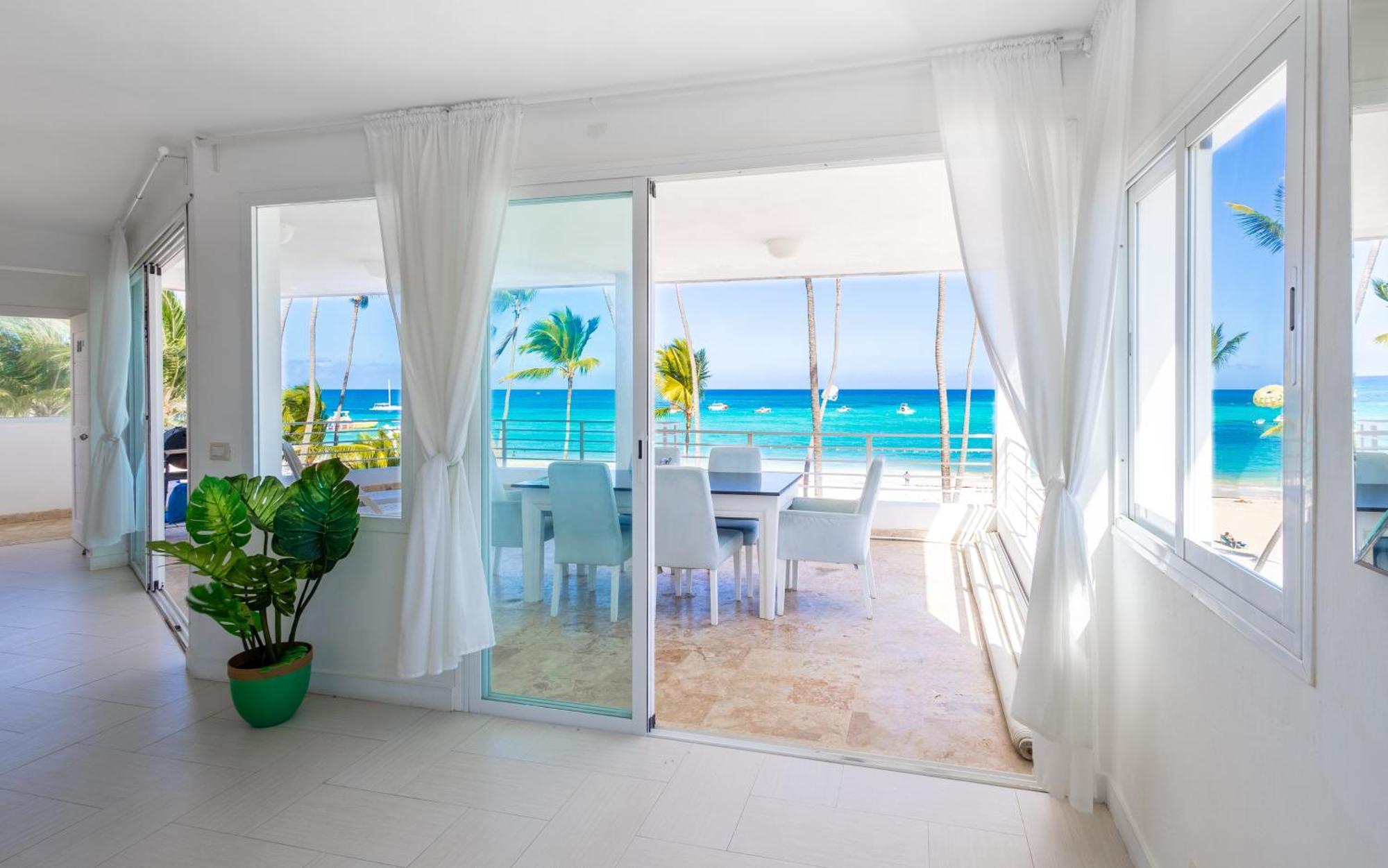 Beachfront For Rent - Ocean View, Private Terrace, And Bbq