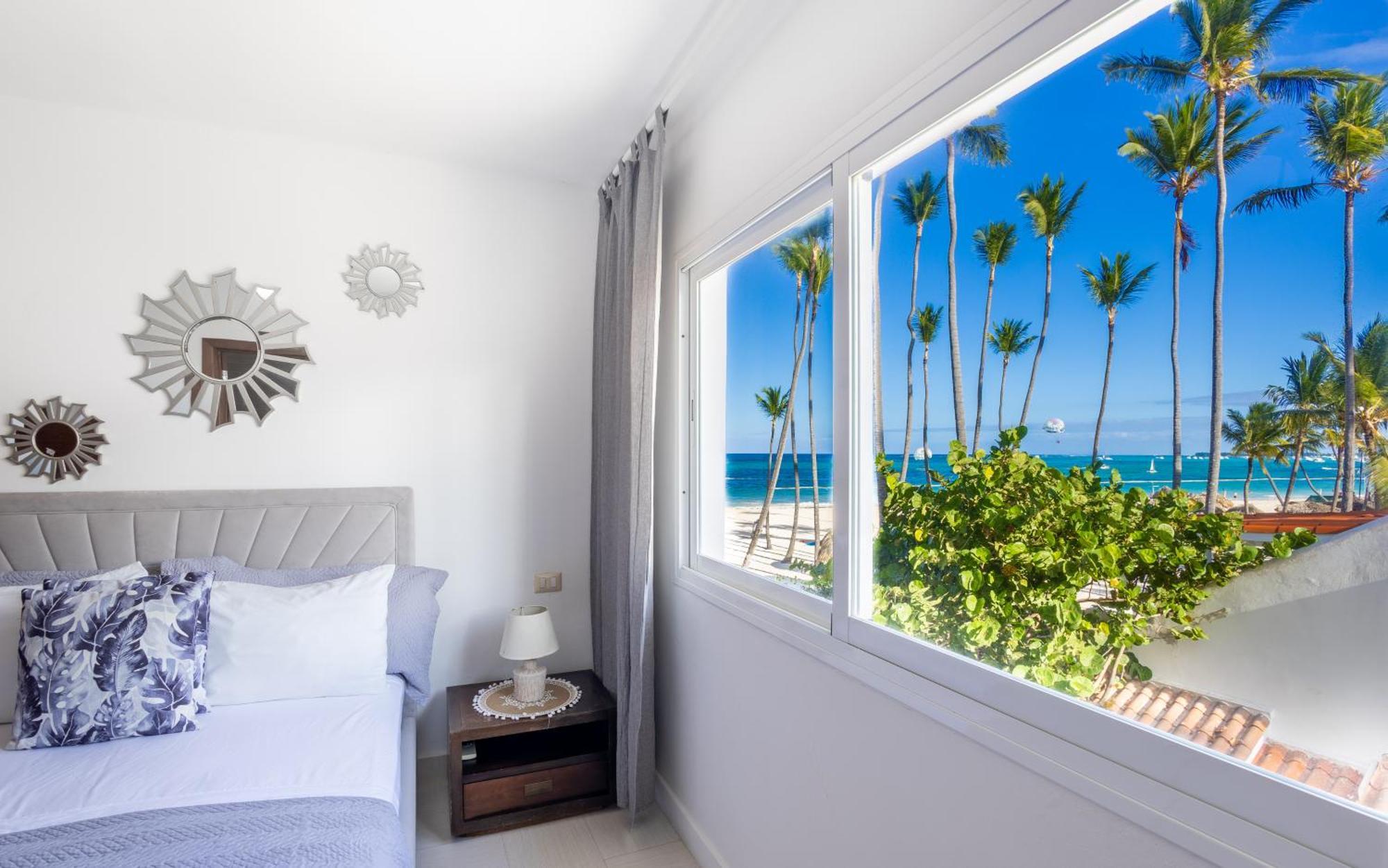 Beachfront For Rent - Ocean View, Private Terrace, And Bbq