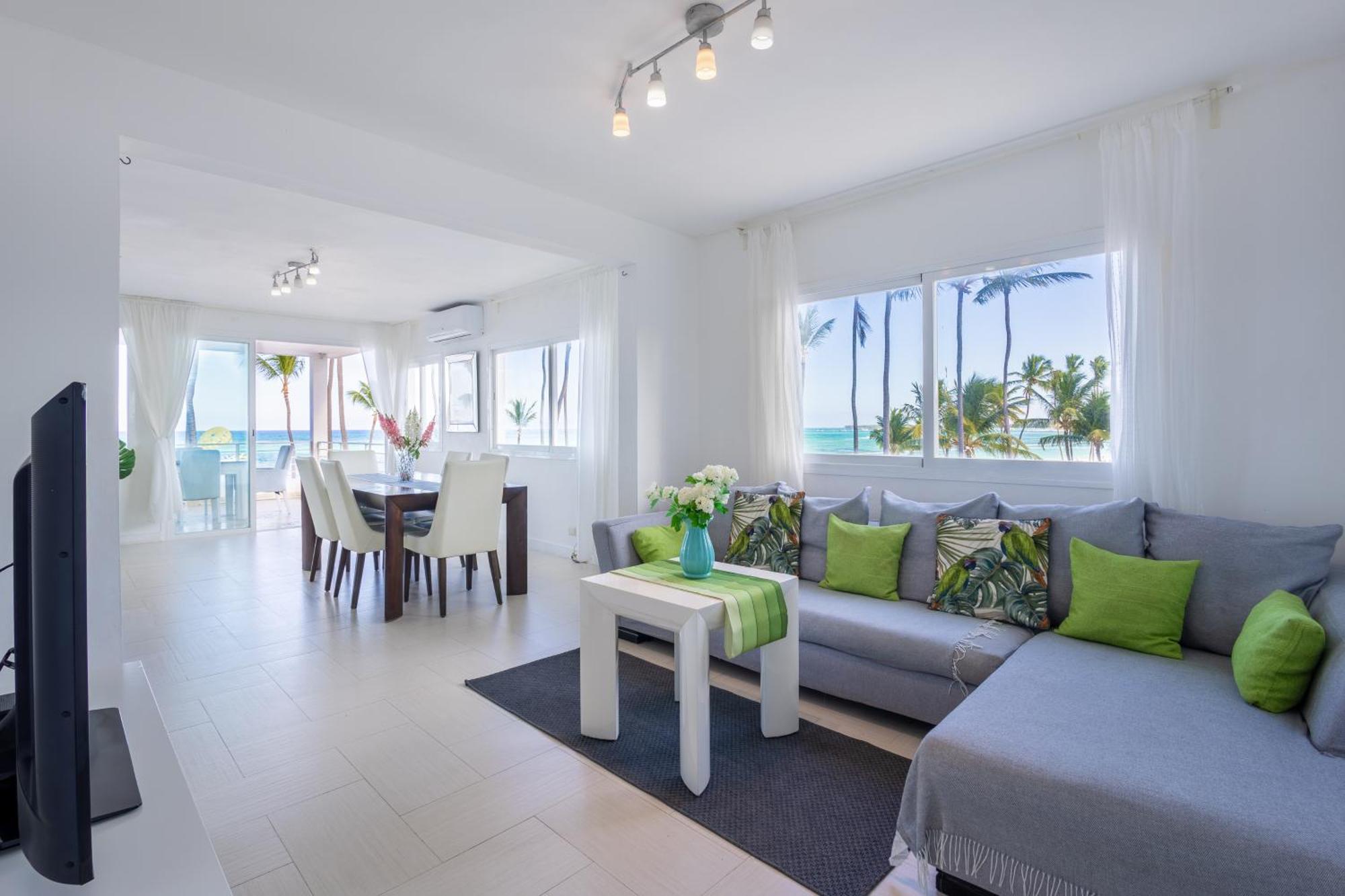 Beachfront For Rent - Ocean View, Private Terrace, And Bbq Apartment