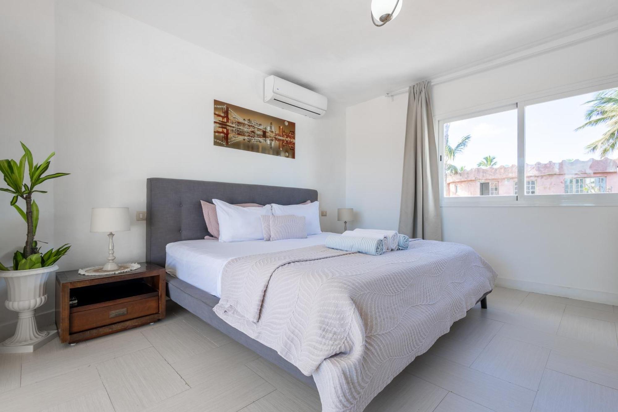 Apartment Beachfront For Rent - Ocean View, Private Terrace, And Bbq