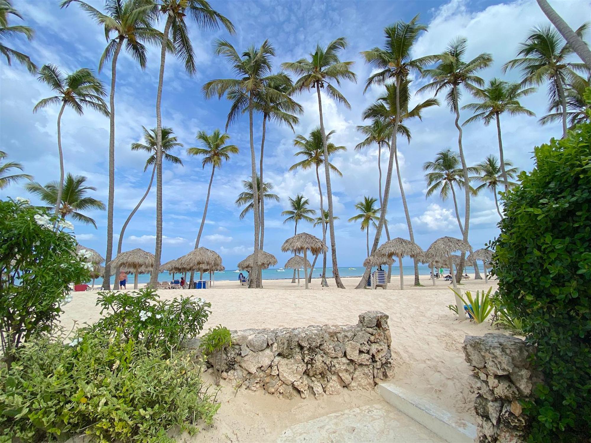 Corales Villas And Suites - Club, Spa, Restaurants