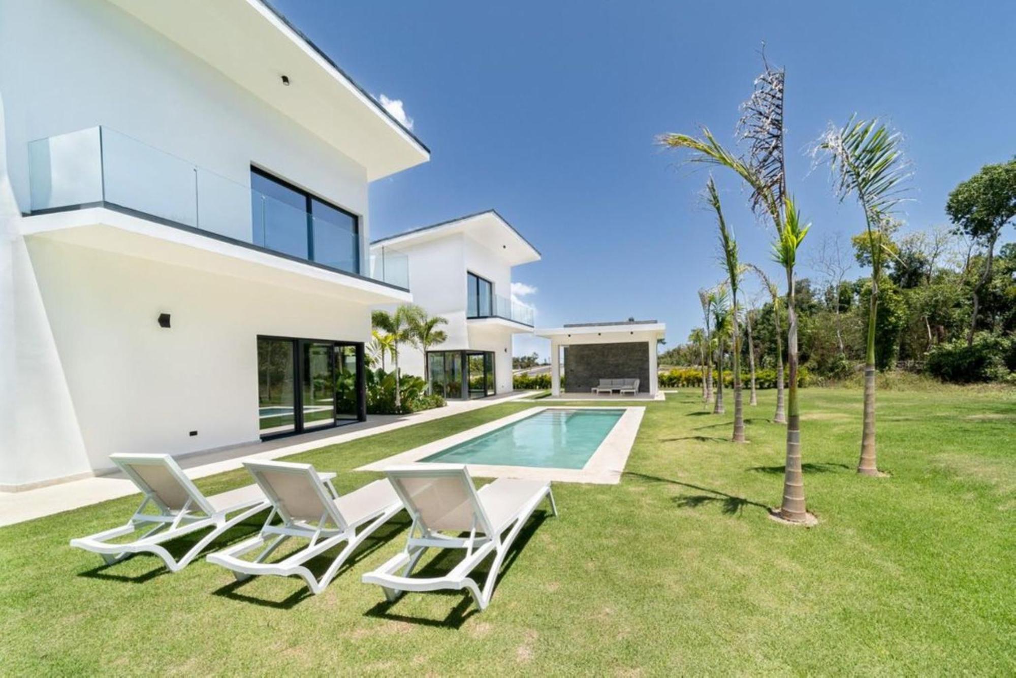 Experience True Privacy Tranquility And Unparalleled Luxury Apartment *