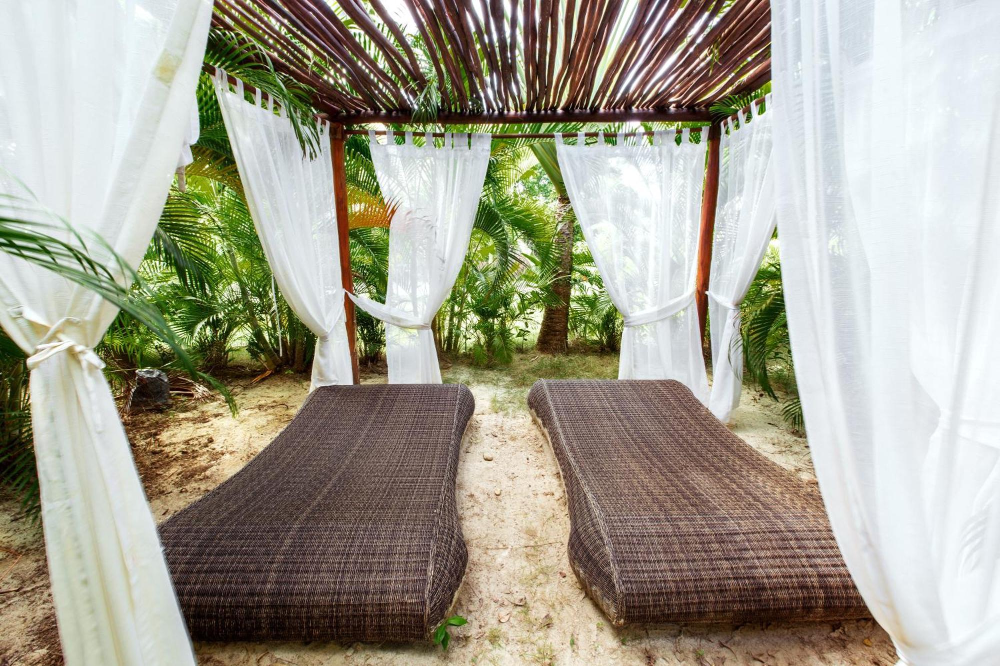 Ducassi Rooftop Pool - Beach Club And Spa Punta Cana