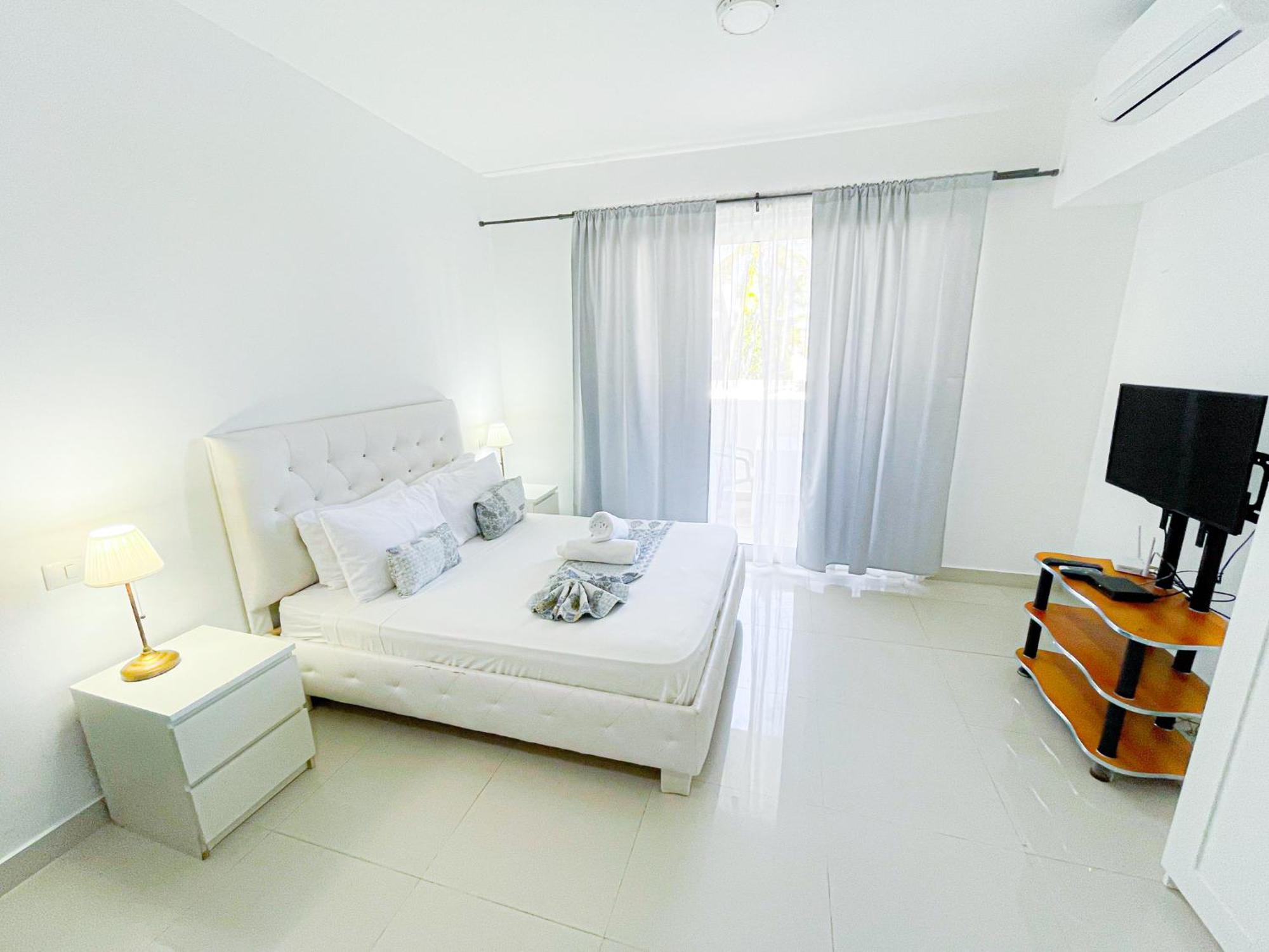 Hotel Ducassi & Beach - Playa Bavaro - Wifi - Parking - Rooftop Pool & Spa
