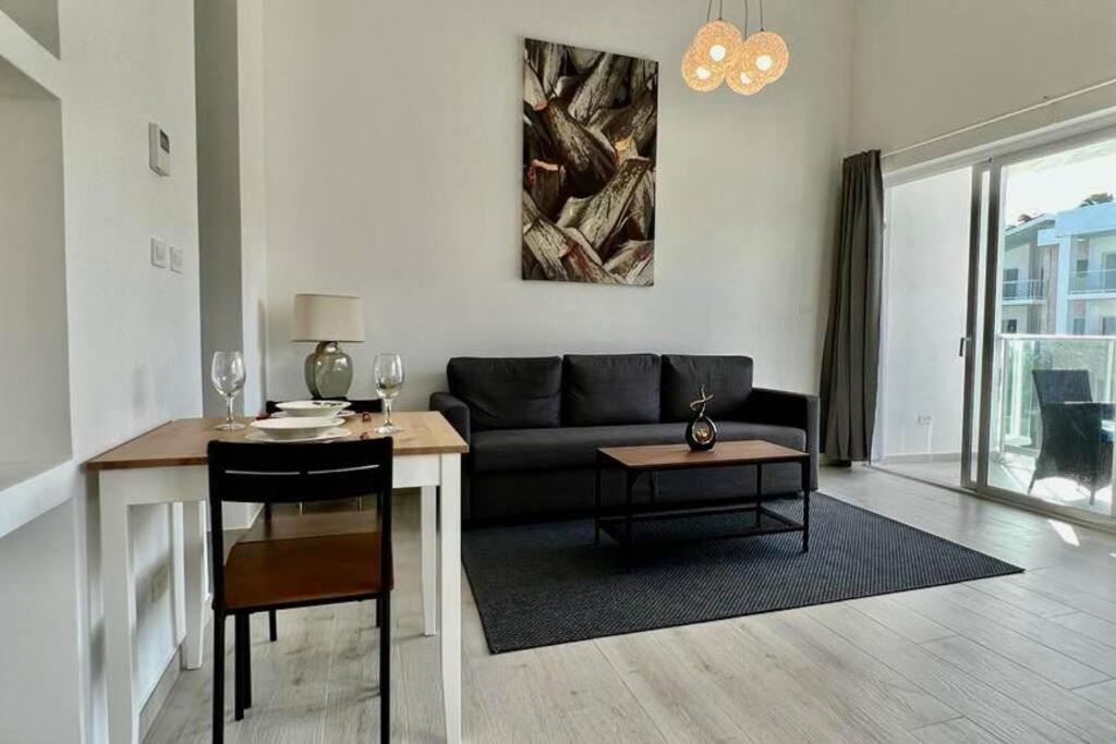 Paseo Playa Coral A-301 Apartment *