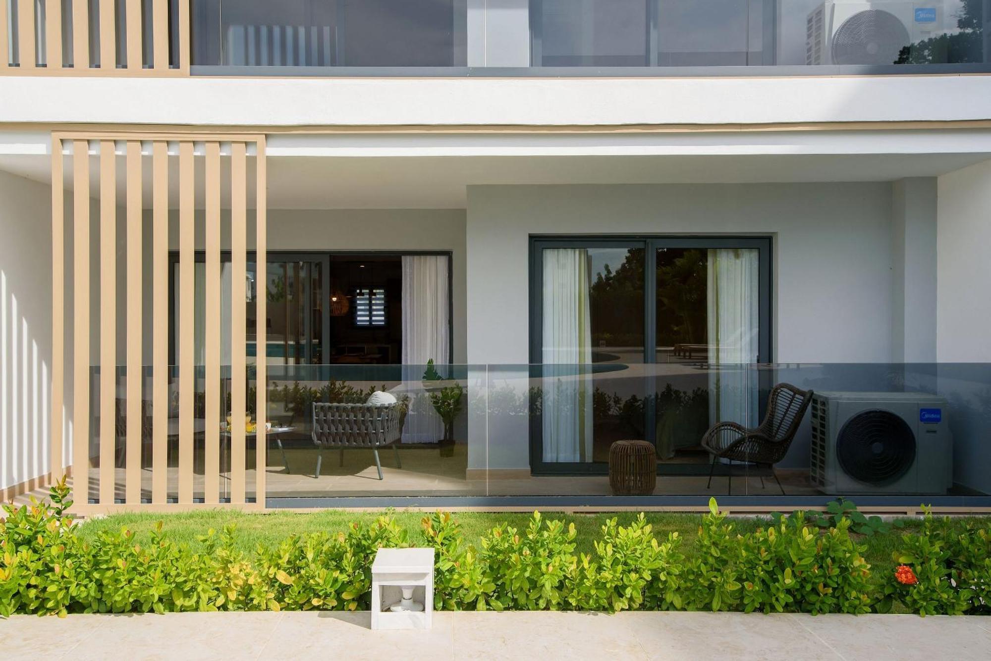 Beautiful With Direct Access To The Pool Apartment