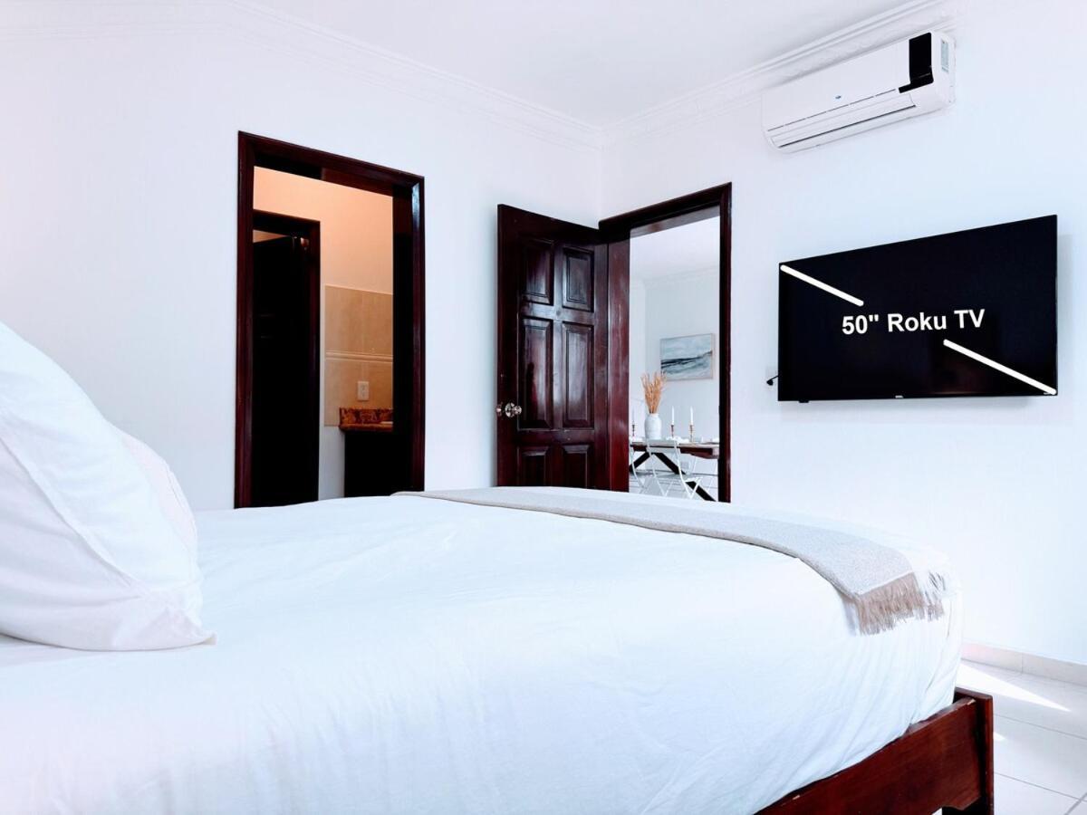 Rooftop, Pool View, Walk To Beach, Dining, Shops Apartment *