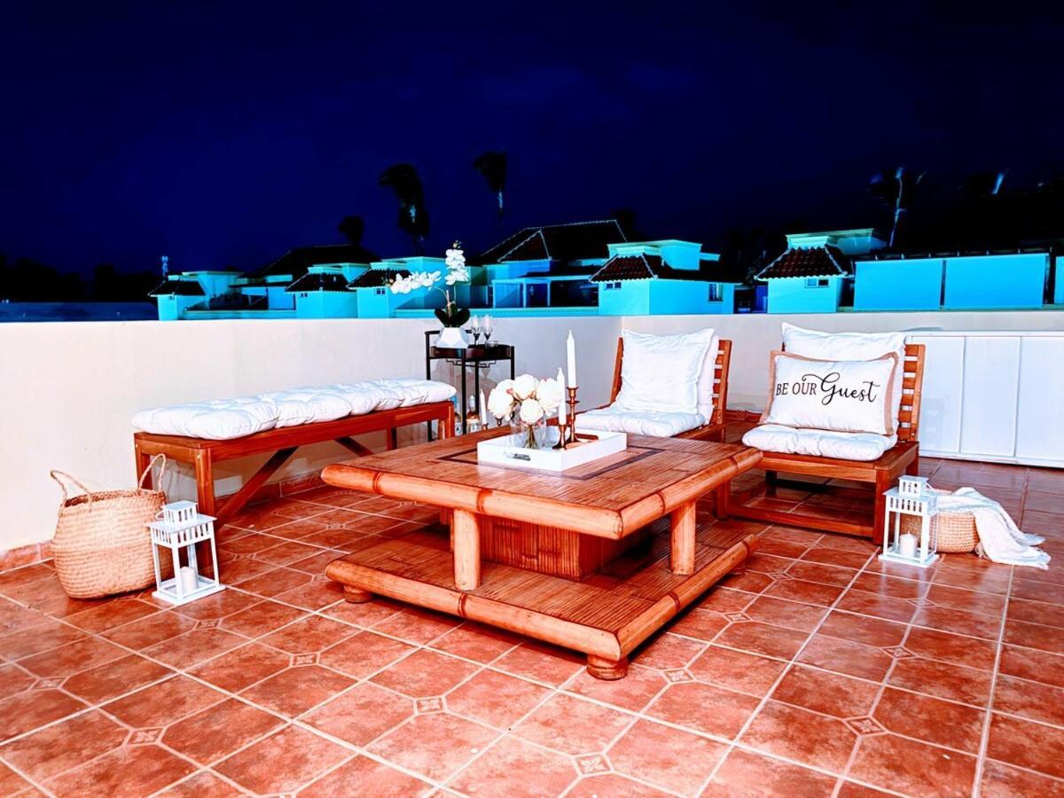Apartment Rooftop, Pool View, Walk To Beach, Dining, Shops *