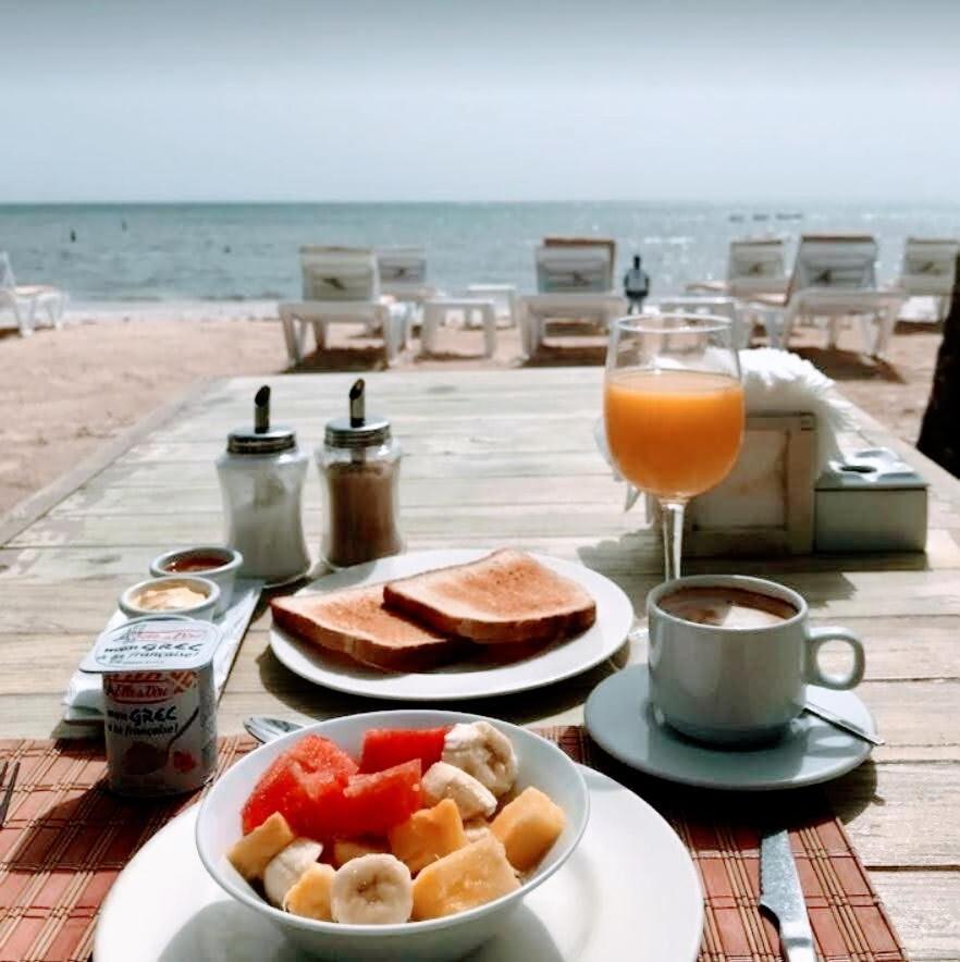 Rooftop, Pool View, Walk To Beach, Dining, Shops Apartment