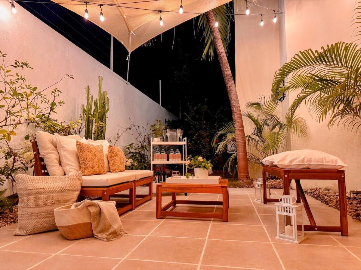 Backyard, Pool View, Walk To Beach, Dining, Shops *
