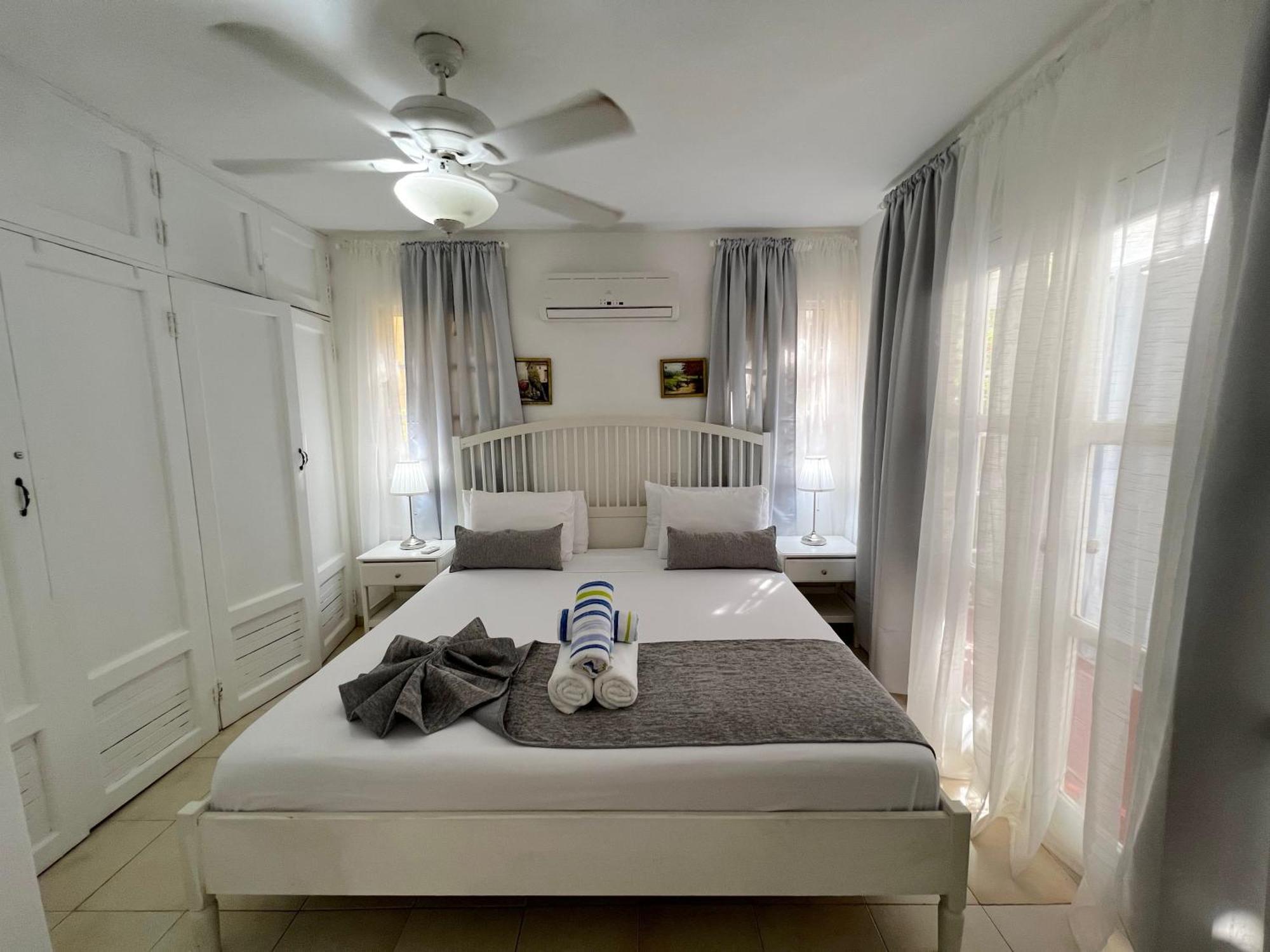 Caribbean Villas And Suites - Playa Los Corales - Wifi, Beach Club 5* Punta Cana