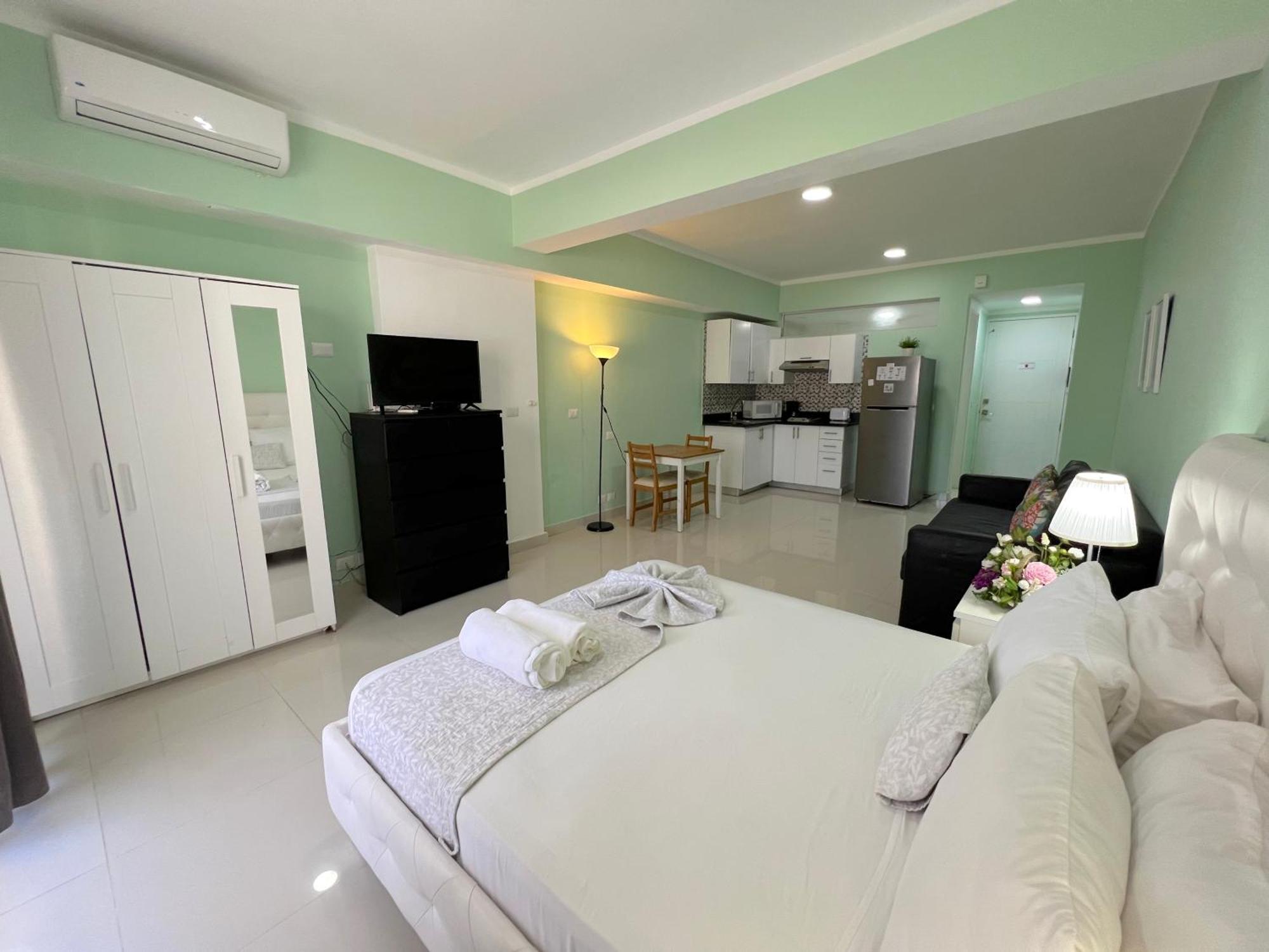 Aparthotel Caribbean Deluxe With Rooftop Pool And - Playa Corales