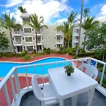 Relax Studios Deluxe Tropical Wifi Pool Parking