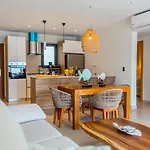 Super Spacious Condo With Private Picuzzi