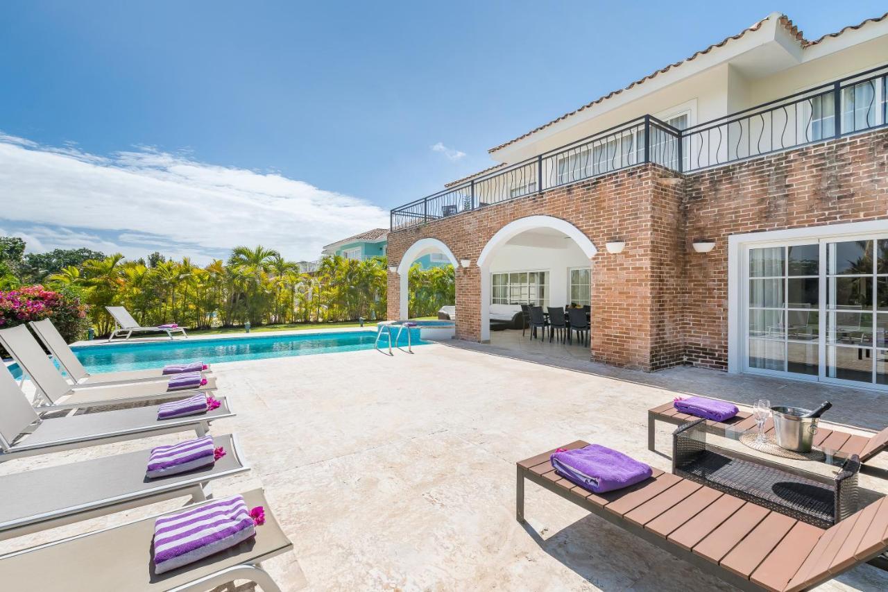 Private Cocotal In Villa
