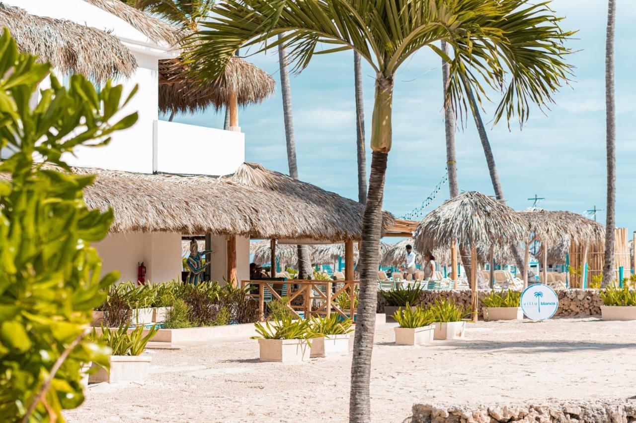 Beautiful & Comfortable Steps To The Beach Pool View Apartment