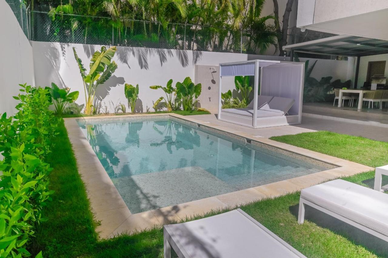 Gorgeous With Private Picuzzi Steps From