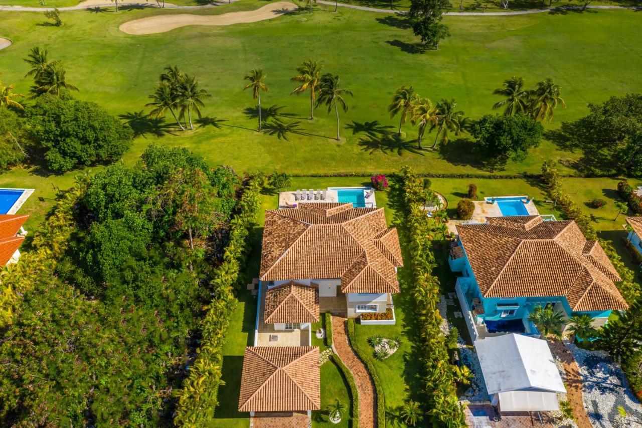 Private Cocotal In Villa
