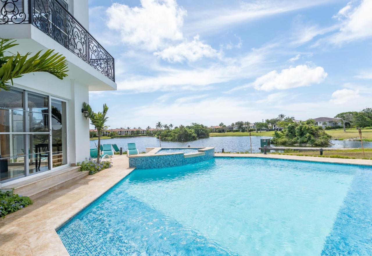 Private Cocotal In Villa