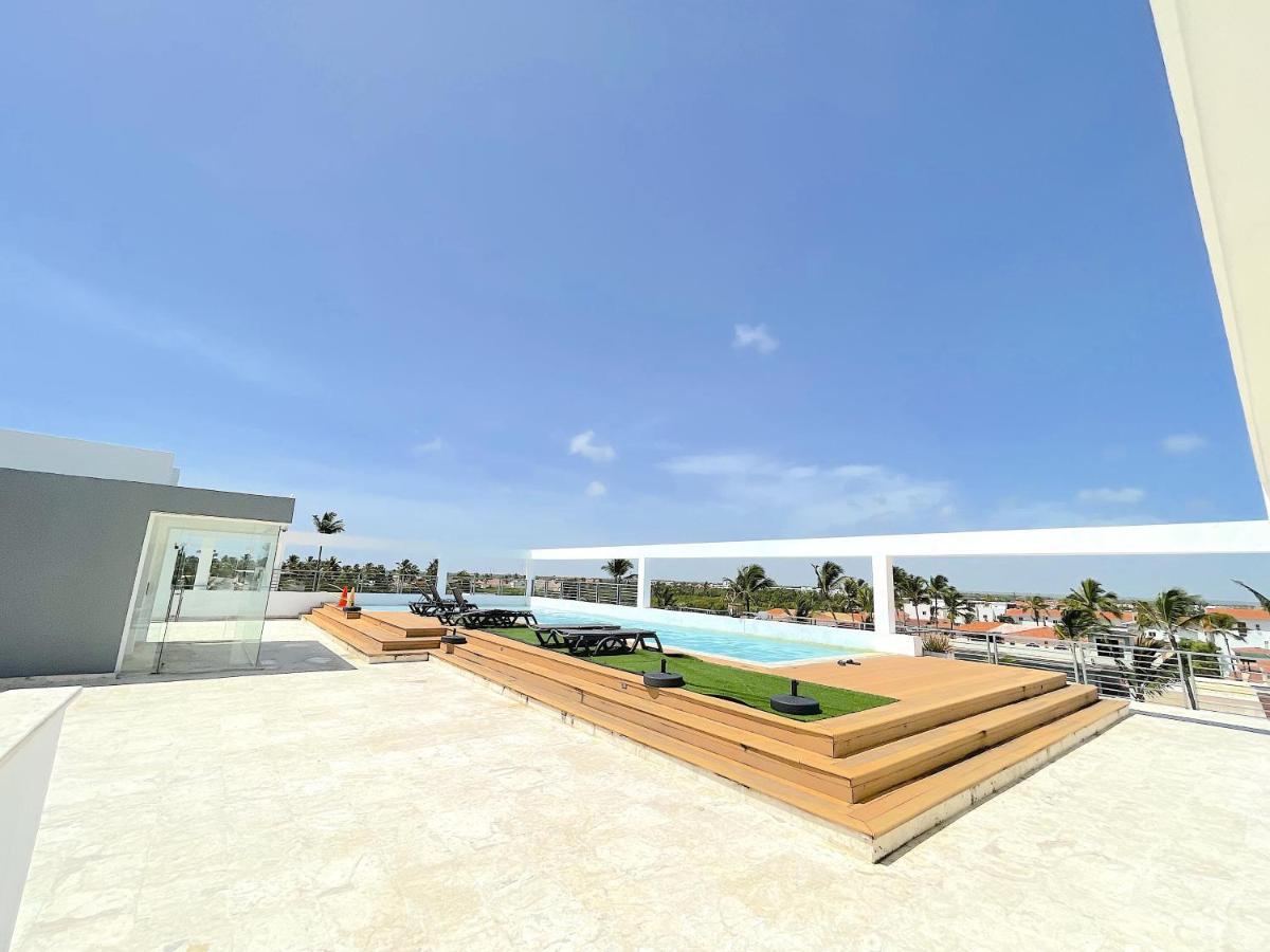 Hotel Rooftop Pool Ducassi Studio Suites Deluxe Beach Club & 5*