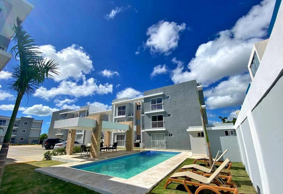 Tropical Zen With Pool In
